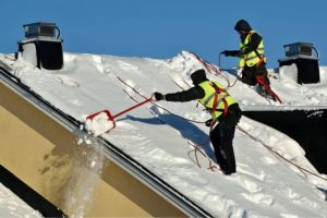 Advantages and Disadvantages of Roof Replacement in the Winter 2